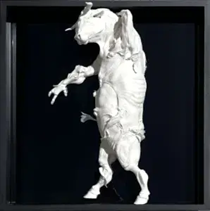 BUĞRA ÖZER tarafından 2024 yılında 60x60x9 cm ölçülerinde Serbest Elle Şekillendirme, Porselen, 1245°C tekniği ile yapılmıştır.