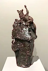 BUĞRA ÖZER tarafından 42x19x15 cm ölçülerinde Stoneware Kil, Serbest Elle Şekillendirme, 1260°C tekniği ile yapılmıştır.