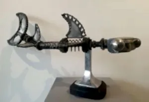 SERKAN ERKOÇ tarafından 2020 yılında 42x74x20 cm ölçülerinde Ahşap, metal tekniği ile yapılmıştır.