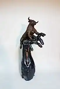 BUĞRA ÖZER tarafından 2021 yılında 50x20x20 cm ölçülerinde Kalıp tekniği ve serbest elle şekillendirme 1140 °C tekniği ile yapılmıştır.