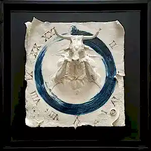 BUĞRA ÖZER tarafından 2023 yılında 57x57 cm ölçülerinde Porselen, Elle şekillendirme, 1250°C tekniği ile yapılmıştır.