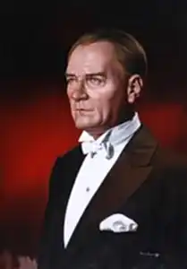 HASAN SAYGIN tarafından 2023 yılında 115x80 cm ölçülerinde Tuval üzeri yağlı boya tekniği ile yapılmıştır.