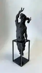 BUĞRA ÖZER tarafından 2025 yılında 65x18x18 cm ölçülerinde Stoneware seramik çamuru, serbest elle şekillendirme - 1245°C tekniği ile yapılmıştır.