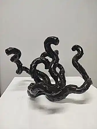 DOĞAN KARAKILIÇ tarafından 2026 yılında 33x23x30 cm ölçülerinde Metal, karışık teknik tekniği ile yapılmıştır.