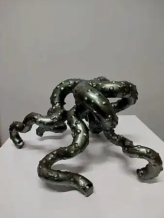 DOĞAN KARAKILIÇ tarafından 2026 yılında 33x17x30 cm ölçülerinde Metal, karışık teknik tekniği ile yapılmıştır.