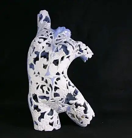 MİNE POYRAZ tarafından 2026 yılında 60x25x20 cm ölçülerinde Seramik Ajur Tekniği tekniği ile yapılmıştır.