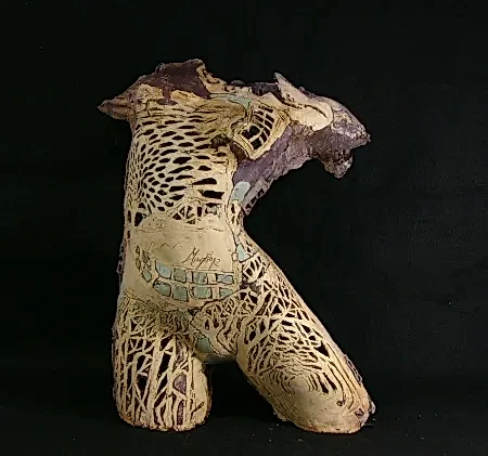 MİNE POYRAZ tarafından 2026 yılında 55x25x22 cm ölçülerinde Seramik Ajur Tekniği tekniği ile yapılmıştır.