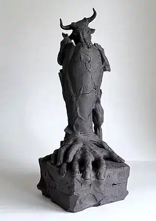 BUĞRA ÖZER tarafından 2026 yılında 50x26x20 cm ölçülerinde Stoneware çamur, elle şekillendirme 1245°c tekniği ile yapılmıştır.