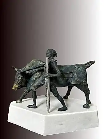 VOLKAN DEMİR tarafından 2026 yılında 34x39x23 cm ölçülerinde Mermerit döküm tekniği ile yapılmıştır.