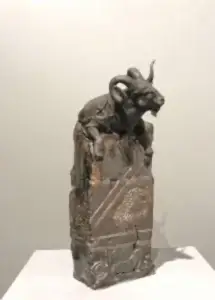 BUĞRA ÖZER tarafından 29x13x18 cm ölçülerinde Serbest Elle Şekillendirme Stoneware Kil 1150°C tekniği ile yapılmıştır.