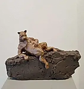 BUĞRA ÖZER tarafından 20x31x13 cm ölçülerinde Serbest Elle Şekillendirme Stoneware Kil Odun pişirim 1260° tekniği ile yapılmıştır.