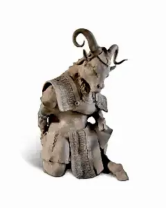 BUĞRA ÖZER tarafından 2017 yılında 31x20x24 cm ölçülerinde Beyaz Kil  Anagama Firing-Odun Pişirimi 1300°C  Serbest Elle Şekillendirme tekniği ile yapılmıştır.