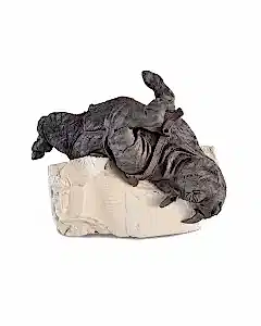 BUĞRA ÖZER tarafından 2017 yılında 17x15x25 cm ölçülerinde Siyah Kil ve Porselen Çamuru  1250°C  Serbest Elle Şekillendirme tekniği ile yapılmıştır.