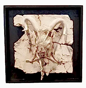 BUĞRA ÖZER tarafından 2017 yılında 20x20x15 cm ölçülerinde Beyaz Kil-1250°C  Serbest Elle ve Kalıpla Şekillendirme tekniği ile yapılmıştır.