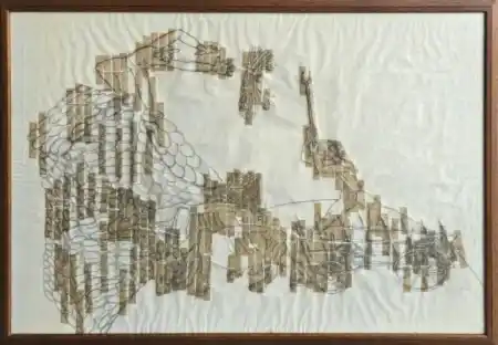İBRAHİM BALABAN tarafından 1977 yılında 68x98 cm ölçülerinde Kağıt üzeri desen tekniği ile yapılmıştır.