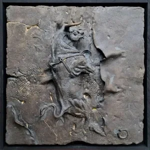 BUĞRA ÖZER tarafından 2020 yılında 40x40x9 cm ölçülerinde Siyah Kil 1250°C, Serbest Elle ve Kalıpla Şekillendirme tekniği ile yapılmıştır.