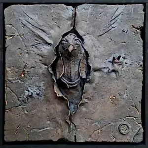 BUĞRA ÖZER tarafından 2020 yılında 40x40x10 cm ölçülerinde Siyah Kil 1250°C, Serbest Elle ve Kalıpla Şekillendirme tekniği ile yapılmıştır.