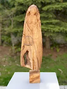 HAKAN ERASLAN tarafından 2018 yılında 71x21x16 cm ölçülerinde Zeytin Ağacı Yontu tekniği ile yapılmıştır.