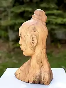 HAKAN ERASLAN tarafından 2017 yılında 45x28x16 cm ölçülerinde Zeytin Ağacı Yontu tekniği ile yapılmıştır.