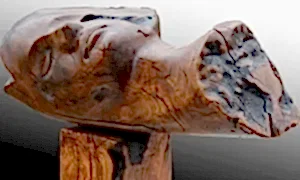 HAKAN ERASLAN tarafından 2015 yılında 45x50x25 cm ölçülerinde Ahşap tekniği ile yapılmıştır.