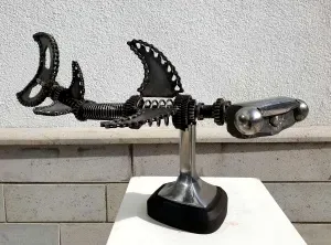 SERKAN ERKOÇ tarafından 2020 yılında 42x74x20 cm ölçülerinde Ahşap, metal tekniği ile yapılmıştır.