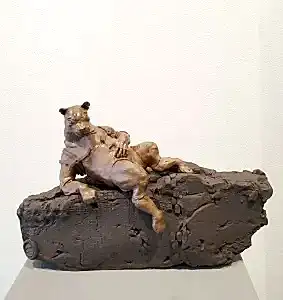 BUĞRA ÖZER tarafından 2020 yılında 20x31x13 cm ölçülerinde Serbest Elle Şekillendirme, Stoneware Kil, Odun pişirim, 1260° tekniği ile yapılmıştır.