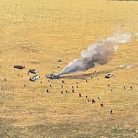 SALİH ÇAKAR tarafından 2025 yılında 25x25 cm ölçülerinde Tuval üzeri yağlı boya tekniği ile yapılmıştır.