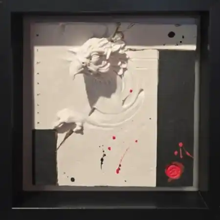 BUĞRA ÖZER tarafından 2025 yılında 22x22x5 cm ölçülerinde 63x63 cm, Stoneware Seramik Çamuru Serbest, Elle Şekillendirme Karışık Teknik 1245 C° tekniği ile yapılmıştır.