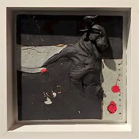 BUĞRA ÖZER tarafından 2025 yılında 22x22x5 cm ölçülerinde 63x63 cm, Stoneware Seramik Çamuru Serbest, Elle Şekillendirme Karışık Teknik 1245 C° tekniği ile yapılmıştır.