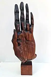 HAKAN ERASLAN tarafından 2021 yılında 15x19x97 cm ölçülerinde Ağaç yontu tekniği ile yapılmıştır.